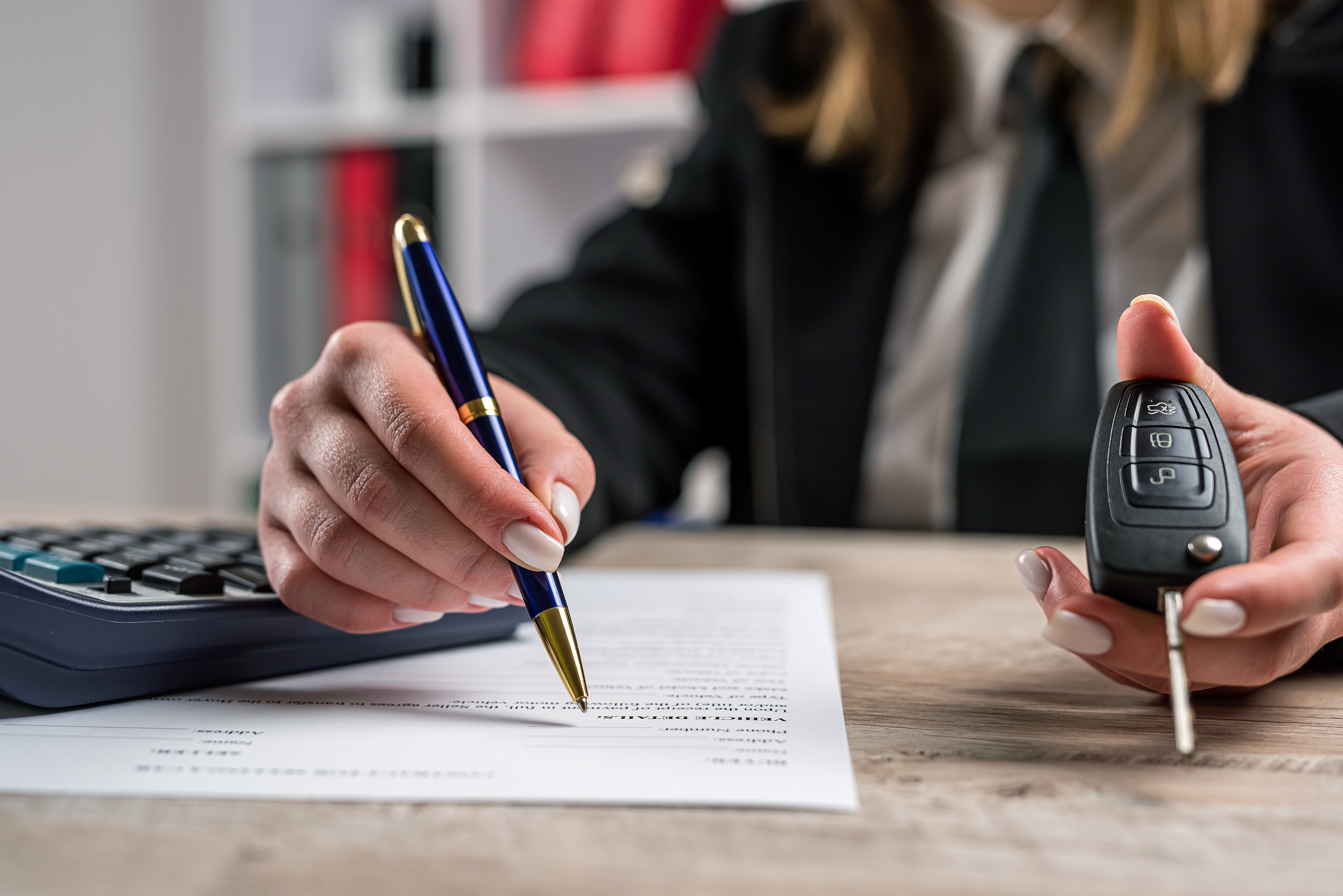 Compraventa de coches entre particulares: qué dice la ley y cómo protegerte